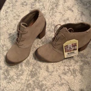 Tom booties